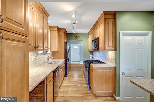 10244 DALE DR, Fairfax, VA 22030