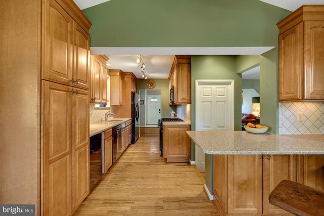 10244 DALE DR, Fairfax, VA 22030