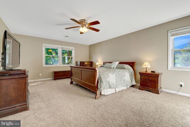 10244 DALE DR, Fairfax, VA 22030