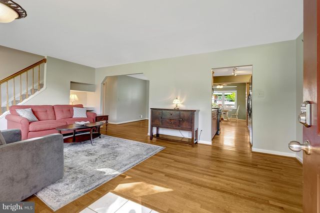 10244 DALE DR, Fairfax, VA 22030