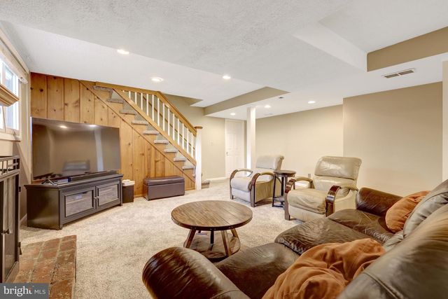 10244 DALE DR, Fairfax, VA 22030