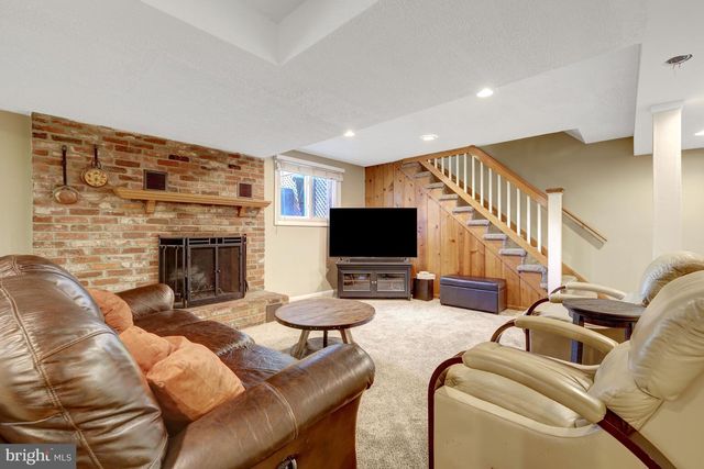 10244 DALE DR, Fairfax, VA 22030