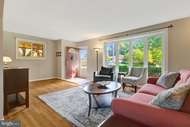 10244 DALE DR, Fairfax, VA 22030