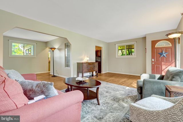 10244 DALE DR, Fairfax, VA 22030