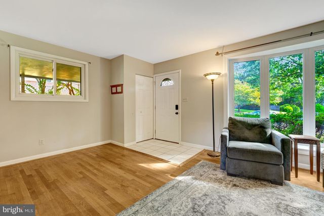 10244 DALE DR, Fairfax, VA 22030