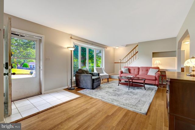 10244 DALE DR, Fairfax, VA 22030