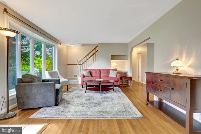 10244 DALE DR, Fairfax, VA 22030