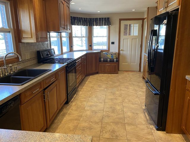 616 S Stewart Avenue, Fremont, MI 49412