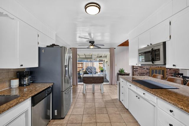 731 Birchwood Dr, Lodi, CA 95240