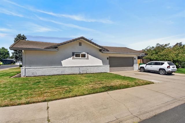 731 Birchwood Dr, Lodi, CA 95240