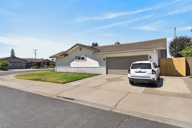731 Birchwood Dr, Lodi, CA 95240