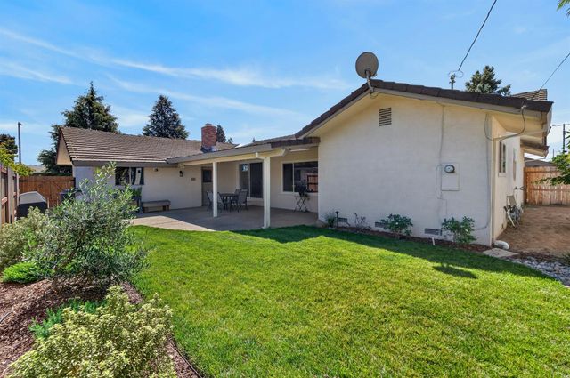 731 Birchwood Dr, Lodi, CA 95240