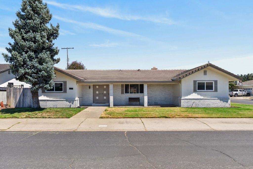 731 Birchwood Dr, Lodi, CA 95240