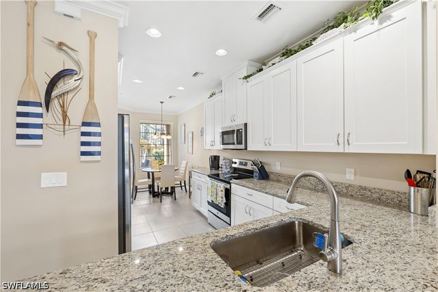 9441 Benvenuto CT 102, Naples, FL 34119