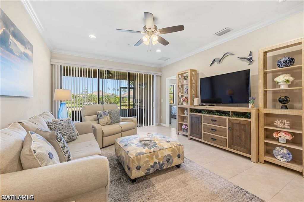 9441 Benvenuto CT 102, Naples, FL 34119