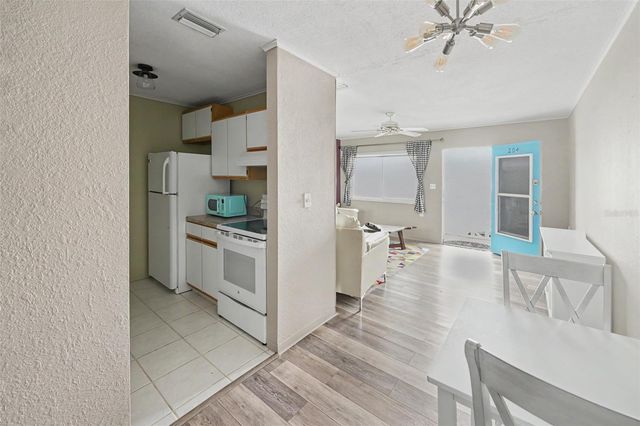 8555 112TH STREET N 204, Seminole, FL 33772