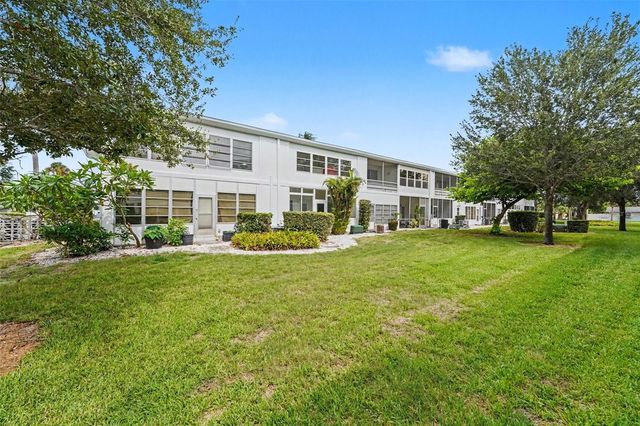 8555 112TH STREET N 204, Seminole, FL 33772