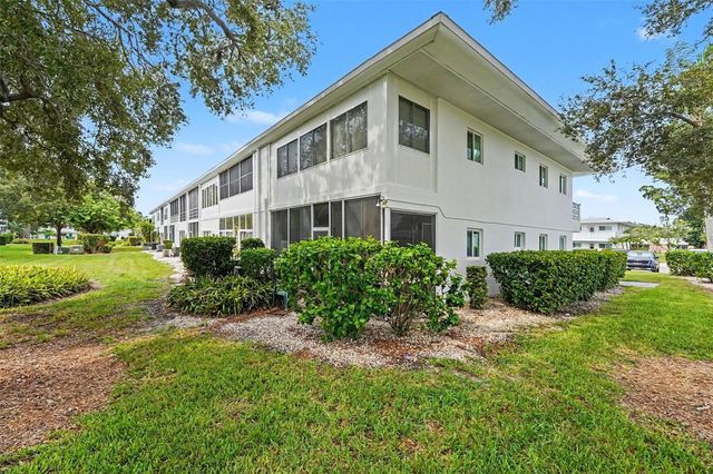 8555 112TH STREET N 204, Seminole, FL 33772