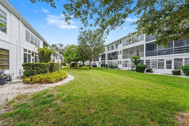 8555 112TH STREET N 204, Seminole, FL 33772
