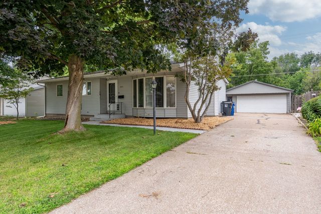 3413 34th Avenue, Moline, IL 61265