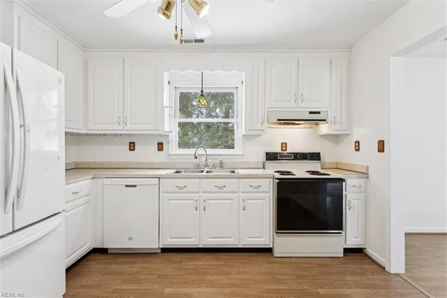 1604 Colonial AVE, Smithfield, VA 23430