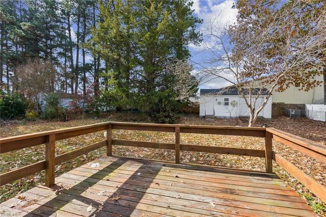 1604 Colonial AVE, Smithfield, VA 23430