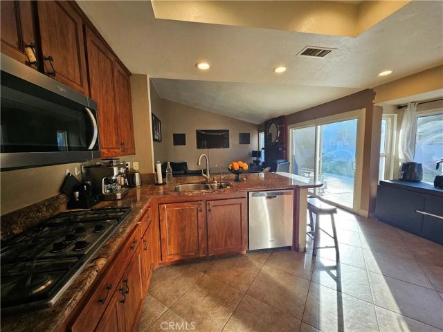 7907 Standish Avenue, Riverside, CA 92509