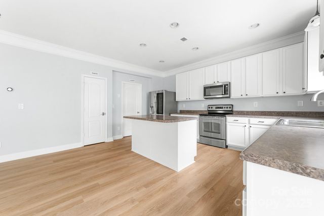 2406 Harwood Hills Lane, Charlotte, NC 28214