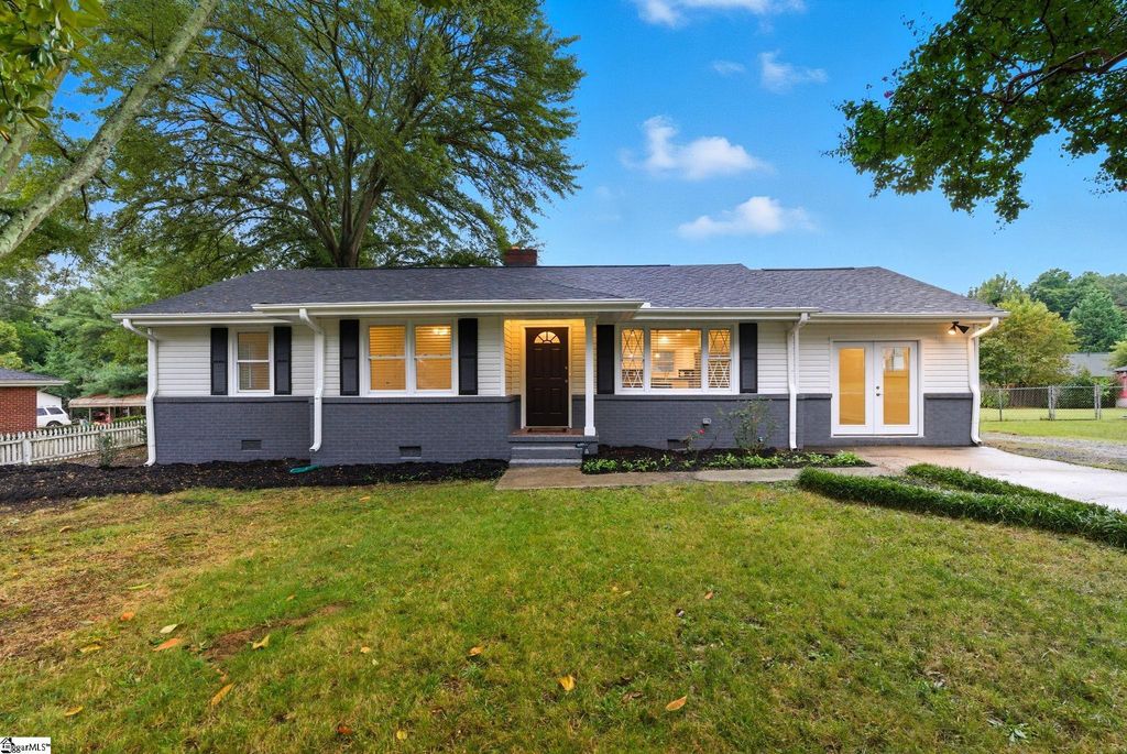 104 Elaine Avenue, Taylors, SC 29687