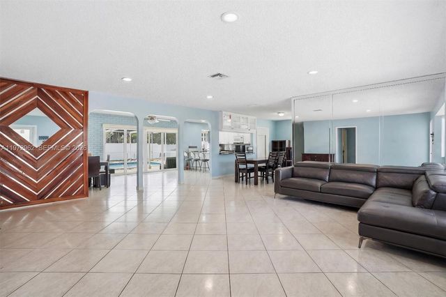 5518 Mckinley St, Hollywood, FL 33021