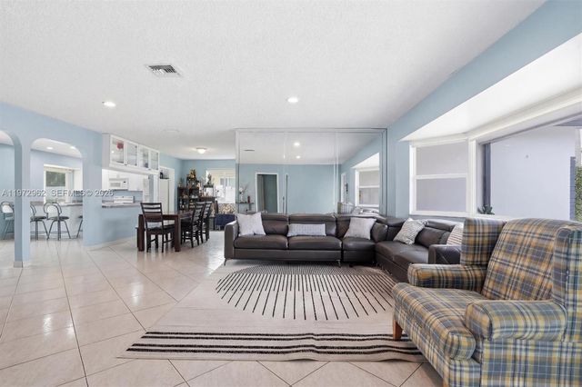 5518 Mckinley St, Hollywood, FL 33021