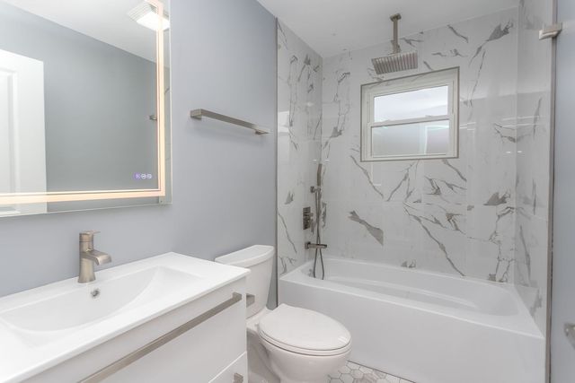 8210 S 84th Avenue 1N, Justice, IL 60458