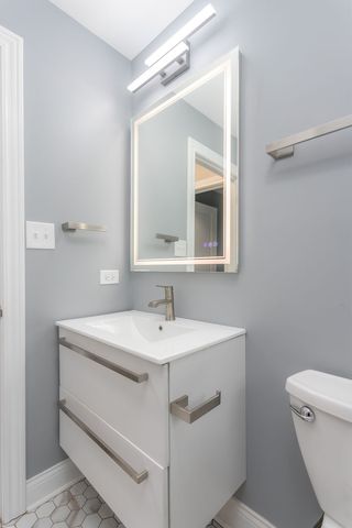 8210 S 84th Avenue 1N, Justice, IL 60458