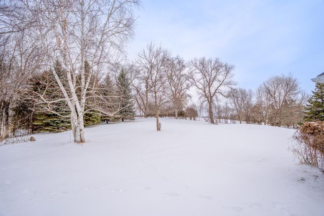 6077 Long Lake Road, Willmar, MN 56201