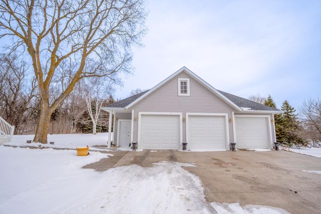 6077 Long Lake Road, Willmar, MN 56201