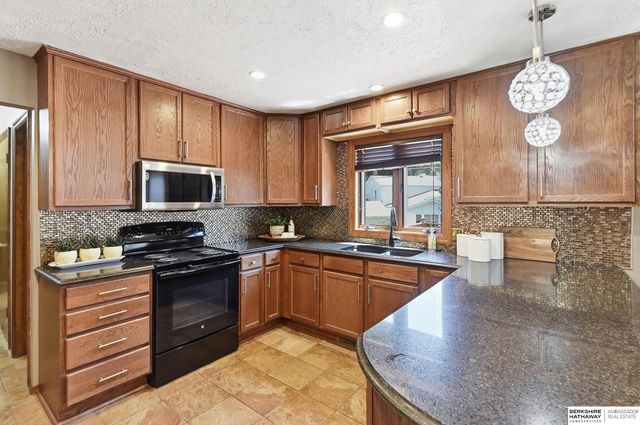 3629 S 107th Avenue Circle, Omaha, NE 68124