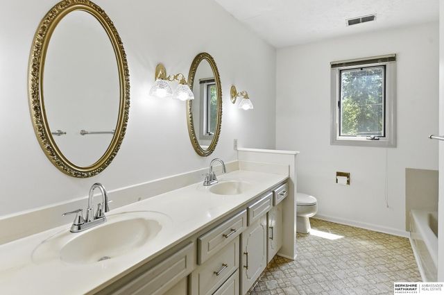 3629 S 107th Avenue Circle, Omaha, NE 68124