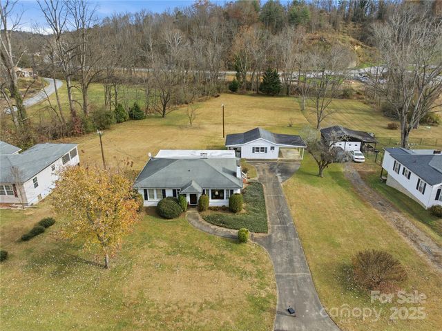 940 Meadowlane Drive NW, Lenoir, NC 28645