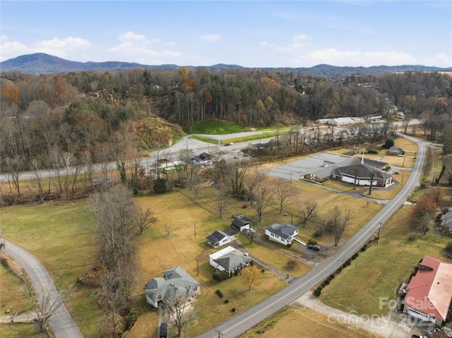 940 Meadowlane Drive NW, Lenoir, NC 28645