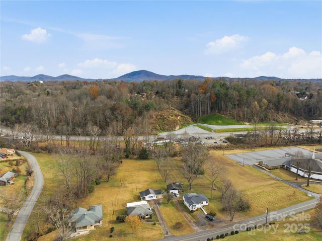 940 Meadowlane Drive NW, Lenoir, NC 28645