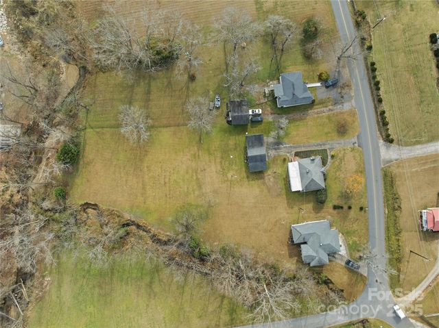 940 Meadowlane Drive NW, Lenoir, NC 28645