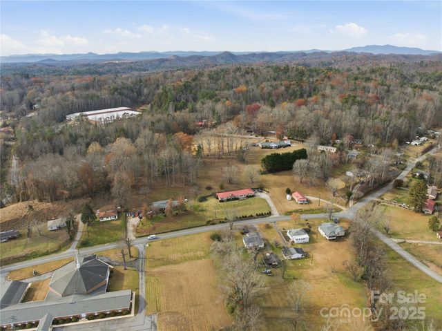 940 Meadowlane Drive NW, Lenoir, NC 28645