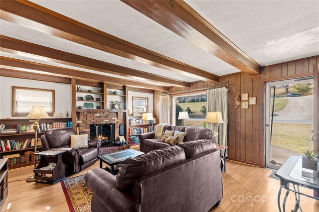 940 Meadowlane Drive NW, Lenoir, NC 28645