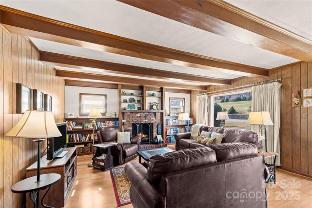 940 Meadowlane Drive NW, Lenoir, NC 28645