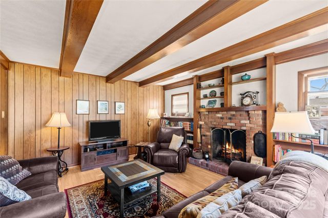 940 Meadowlane Drive NW, Lenoir, NC 28645