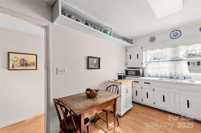 940 Meadowlane Drive NW, Lenoir, NC 28645