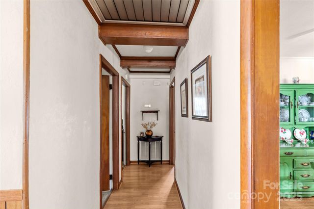 940 Meadowlane Drive NW, Lenoir, NC 28645