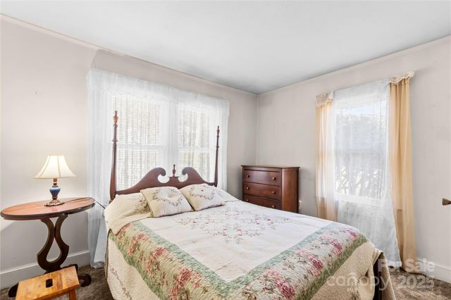 940 Meadowlane Drive NW, Lenoir, NC 28645