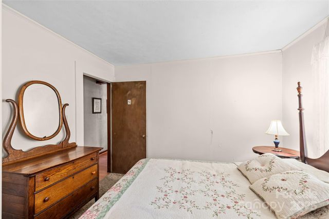 940 Meadowlane Drive NW, Lenoir, NC 28645