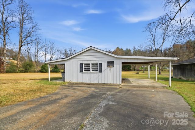 940 Meadowlane Drive NW, Lenoir, NC 28645